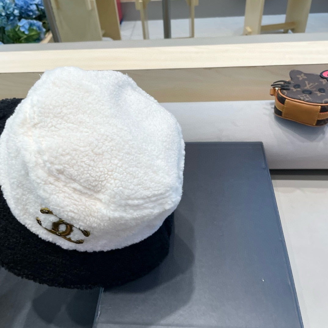 CHANEL BUCKET HAT IN BLACK MIX WHITE LAMB WOOL 431621