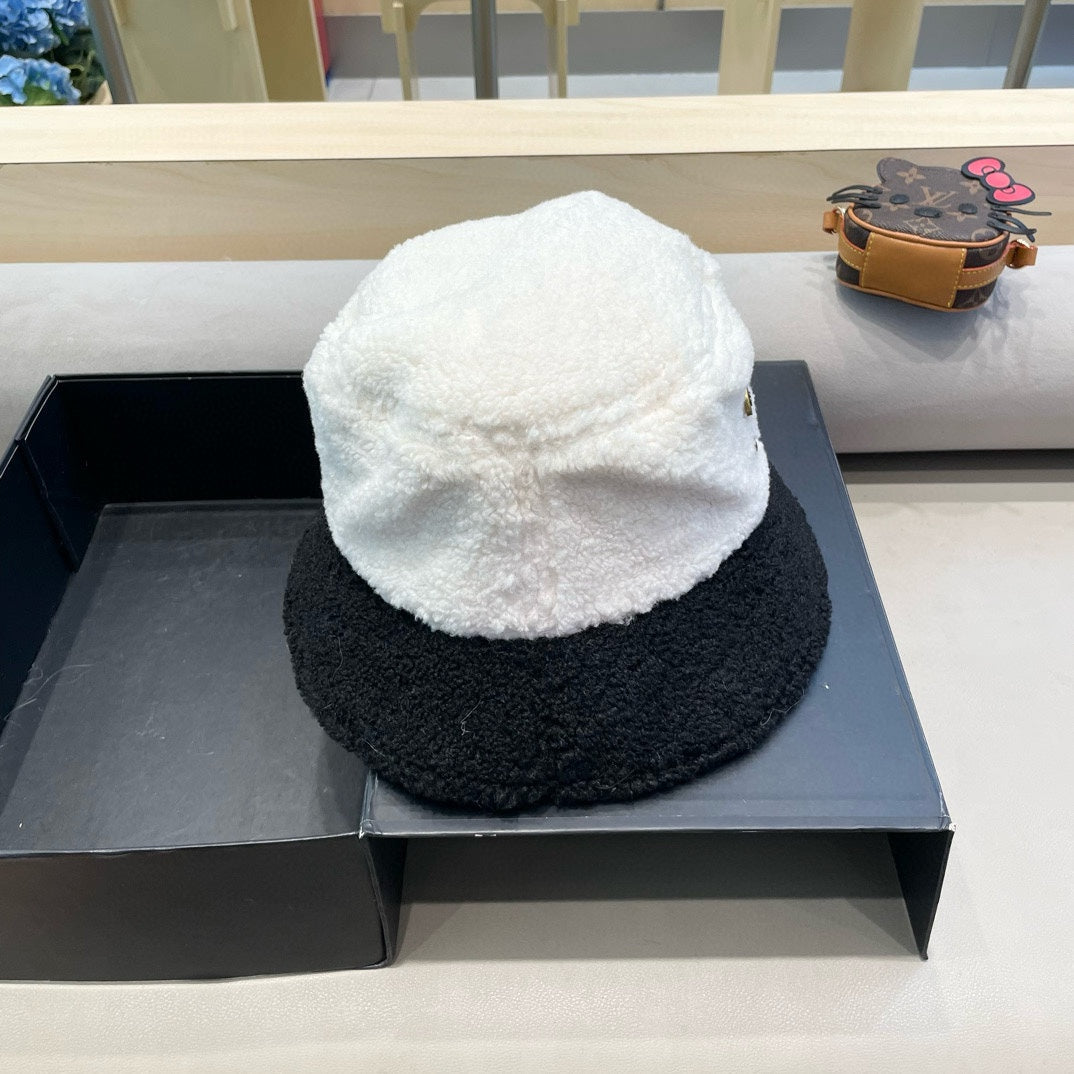 CHANEL BUCKET HAT IN BLACK MIX WHITE LAMB WOOL 431621