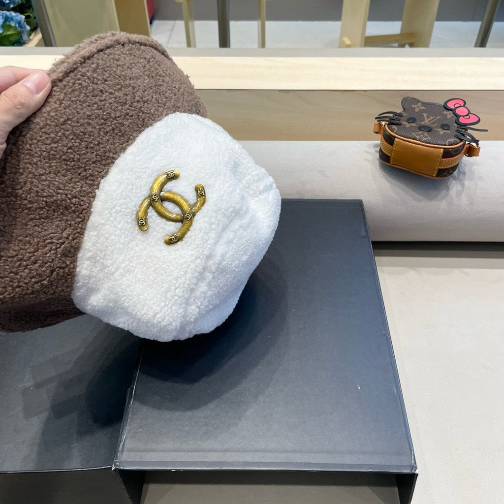 CHANEL BUCKET HAT IN WHITE MIX MEDIUM BROWN LAMB WOOL 431622