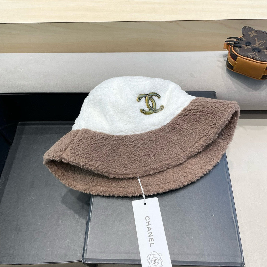 CHANEL BUCKET HAT IN WHITE MIX MEDIUM BROWN LAMB WOOL 431622