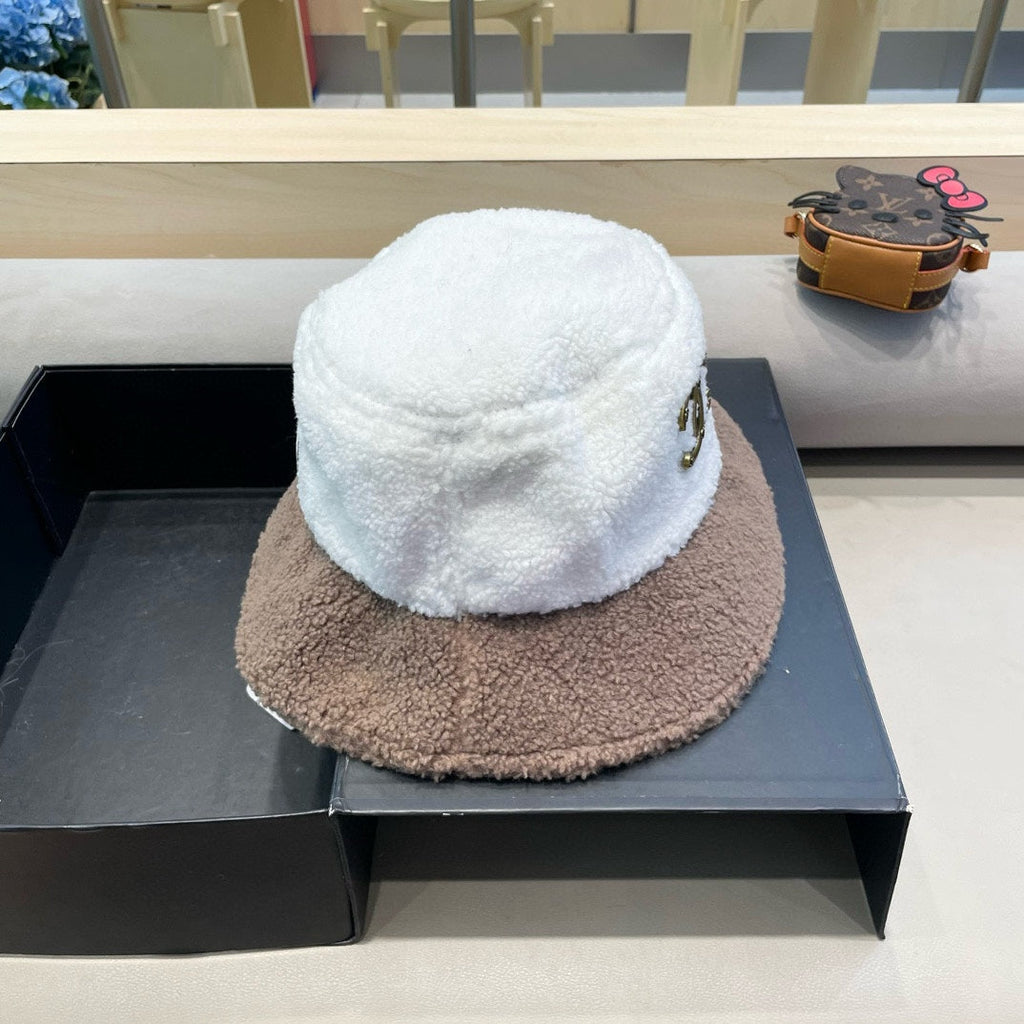 CHANEL BUCKET HAT IN WHITE MIX MEDIUM BROWN LAMB WOOL 431622