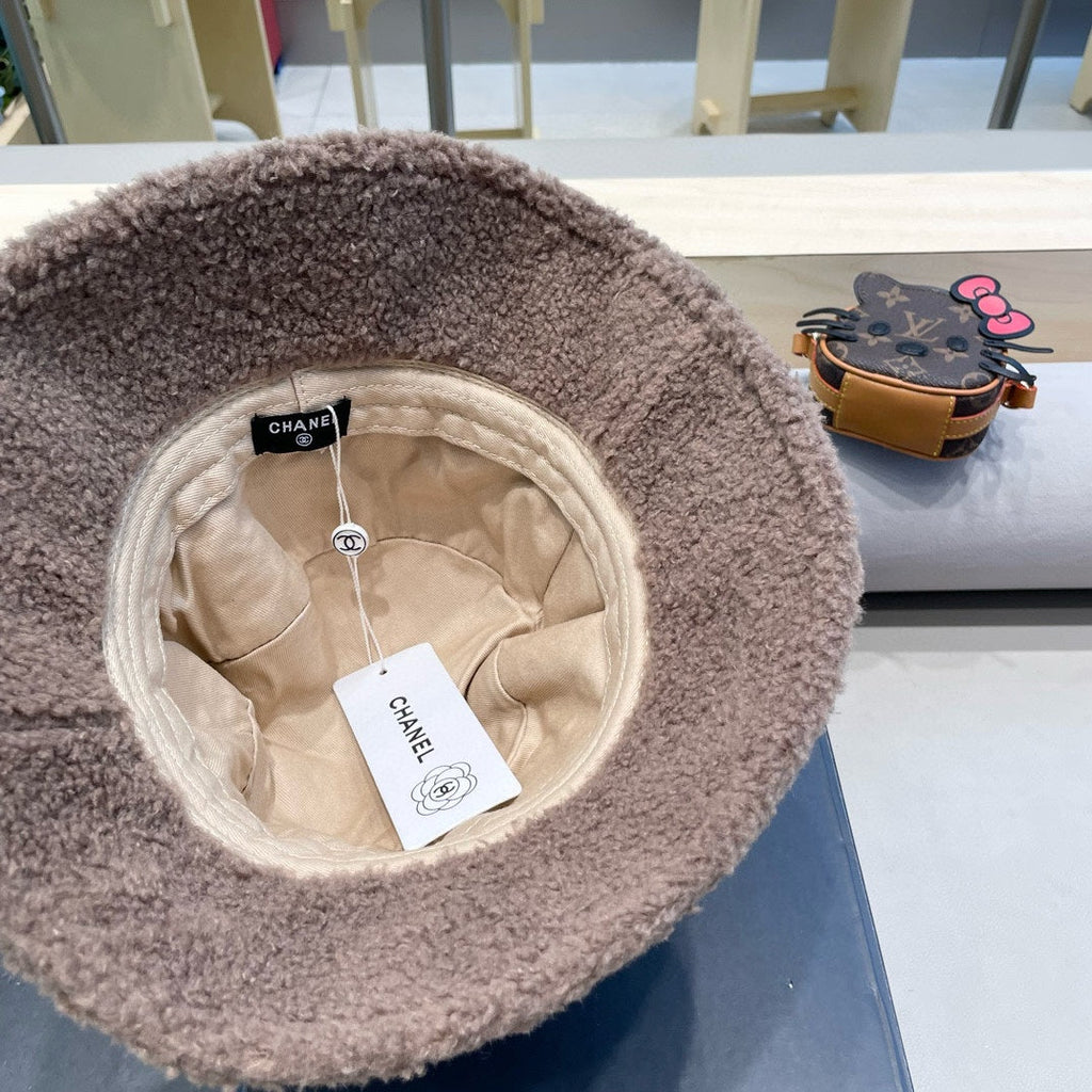 CHANEL BUCKET HAT IN WHITE MIX MEDIUM BROWN LAMB WOOL 431622