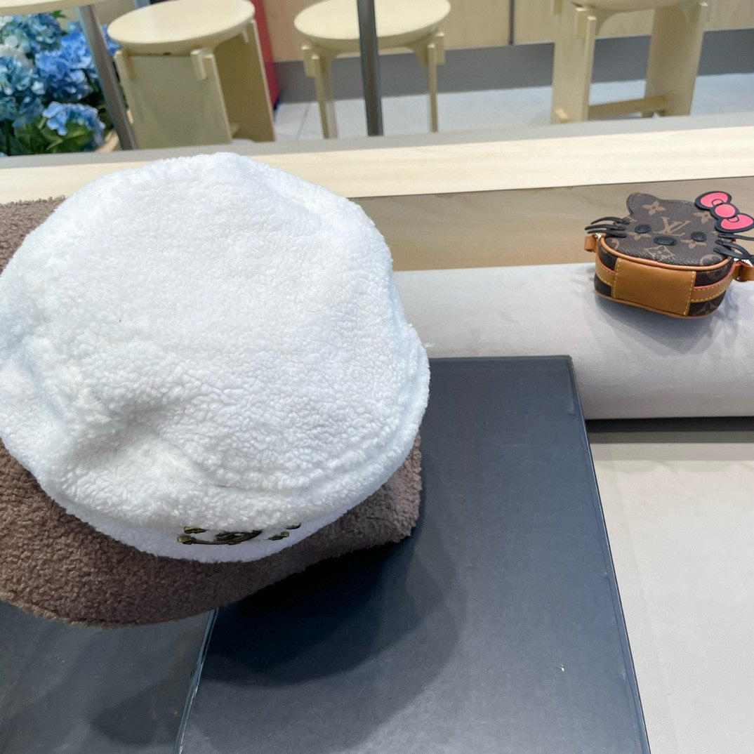 CHANEL BUCKET HAT IN WHITE MIX MEDIUM BROWN LAMB WOOL 431622