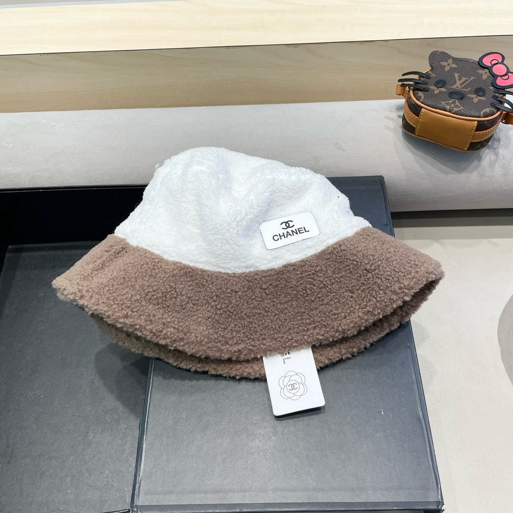 CHANEL BUCKET HAT IN WHITE MIX MEDIUM BROWN LAMB WOOL 431622