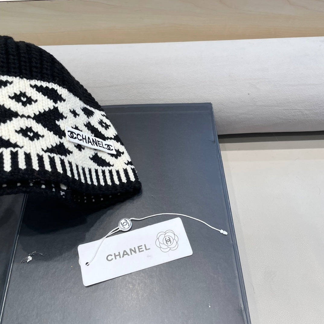 CHANEL BEANIE HAT IN BLACK MIX WHITE WOOL 431698
