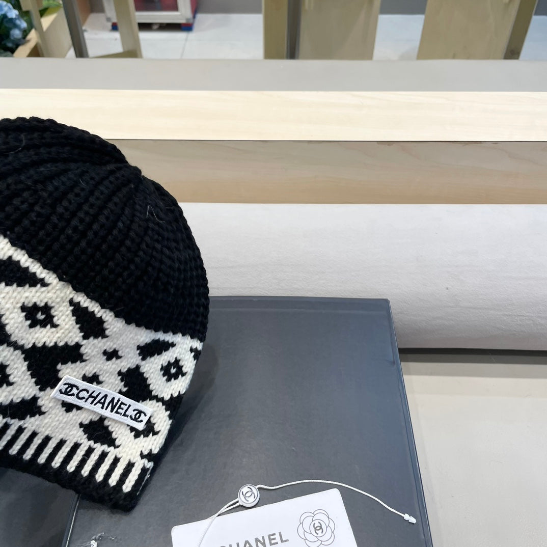 CHANEL BEANIE HAT IN BLACK MIX WHITE WOOL 431698