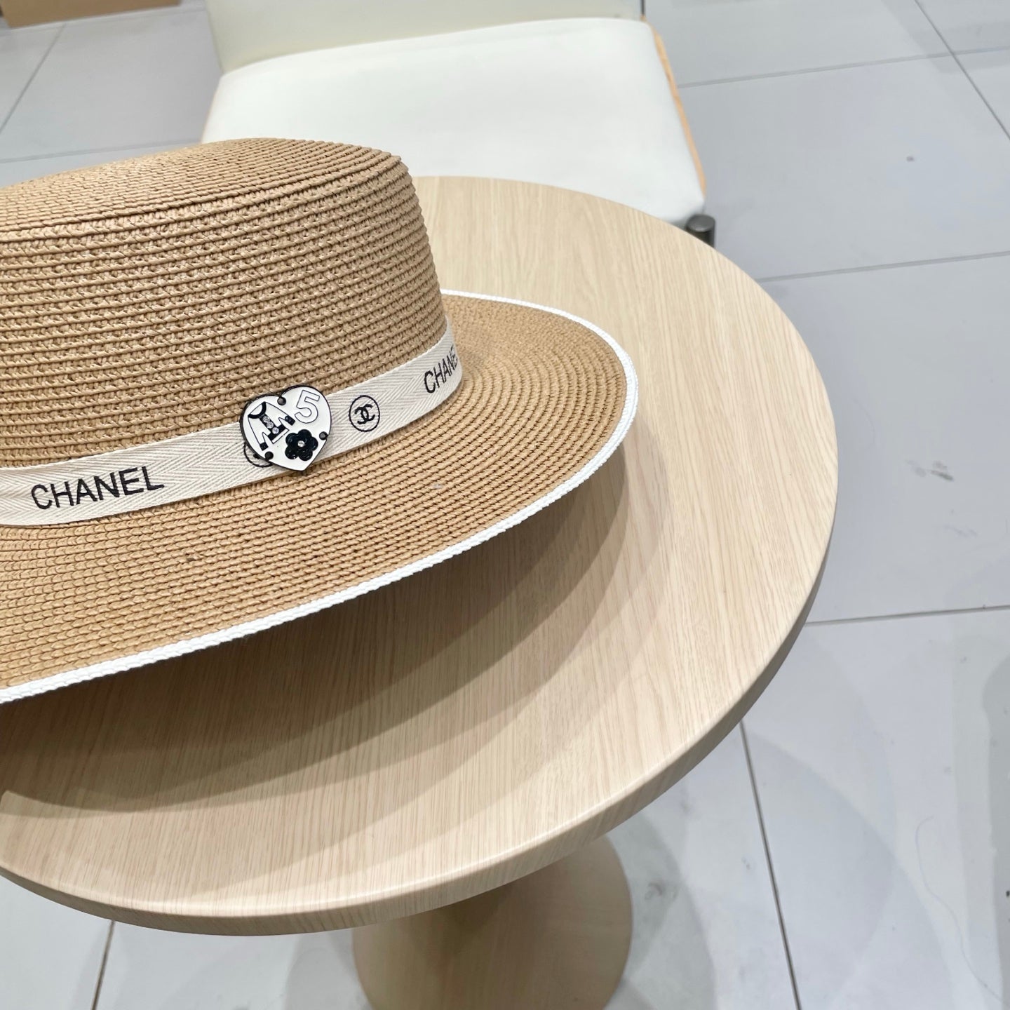 CHANEL FLAT STRAW HAT BROWN 672720