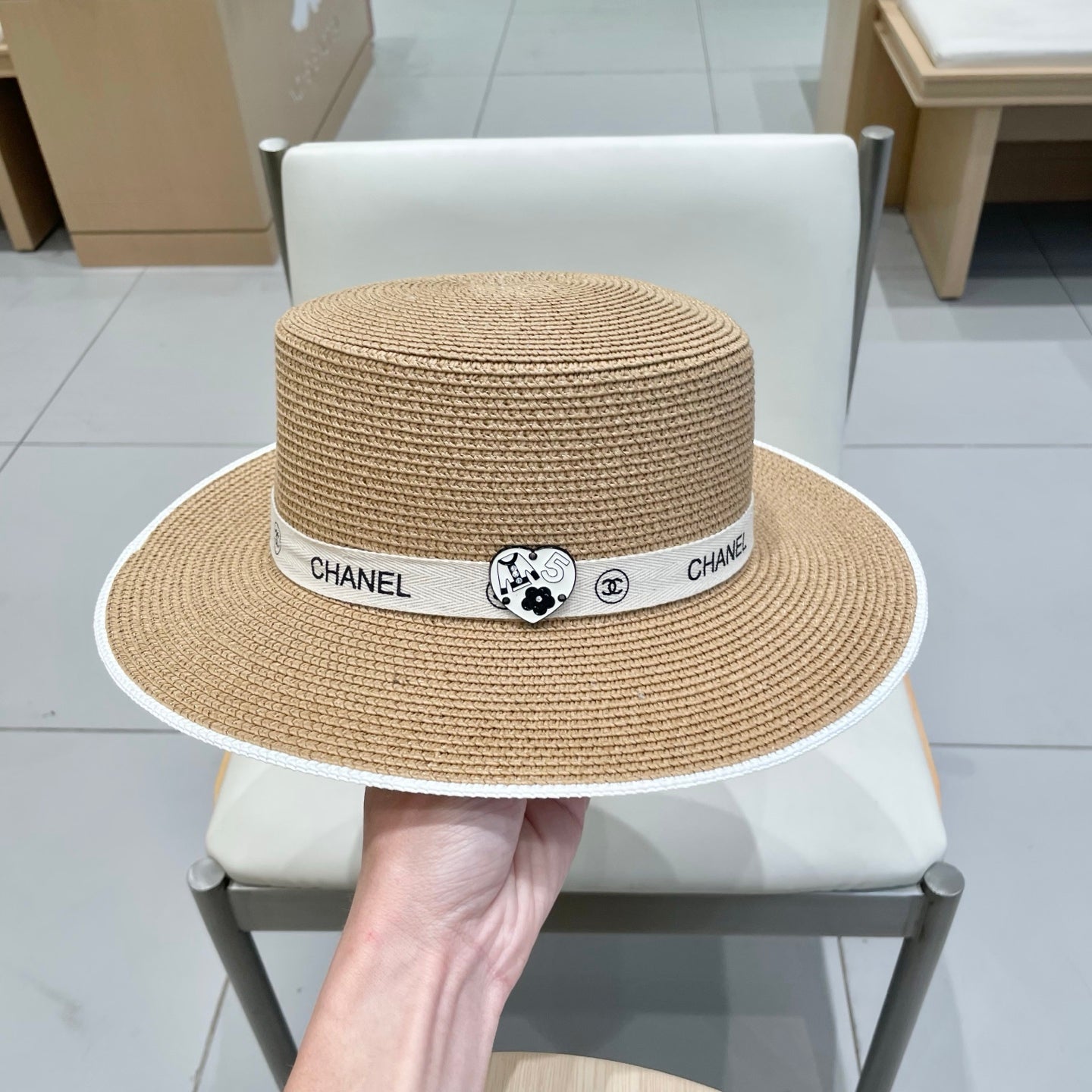CHANEL FLAT STRAW HAT BROWN 672720