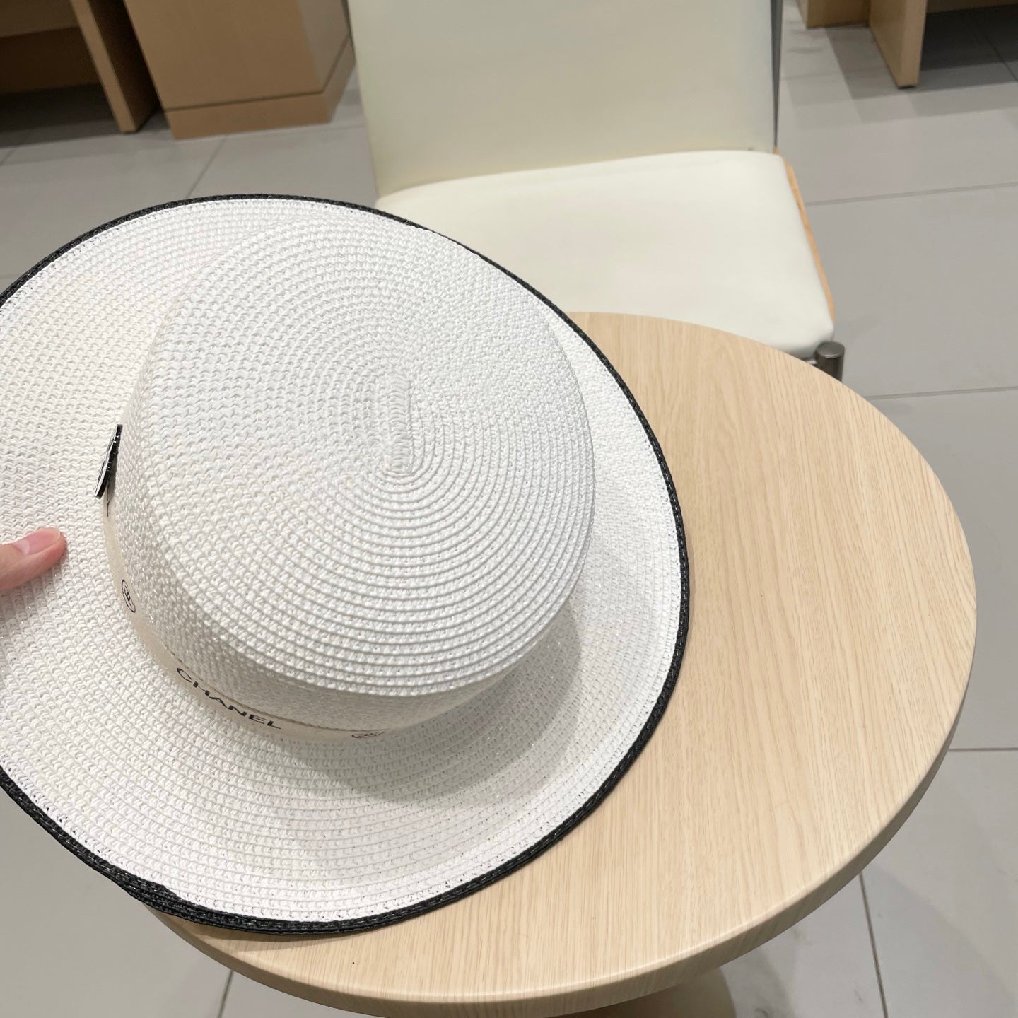 CHANEL FLAT STRAW HAT WHITE 672721