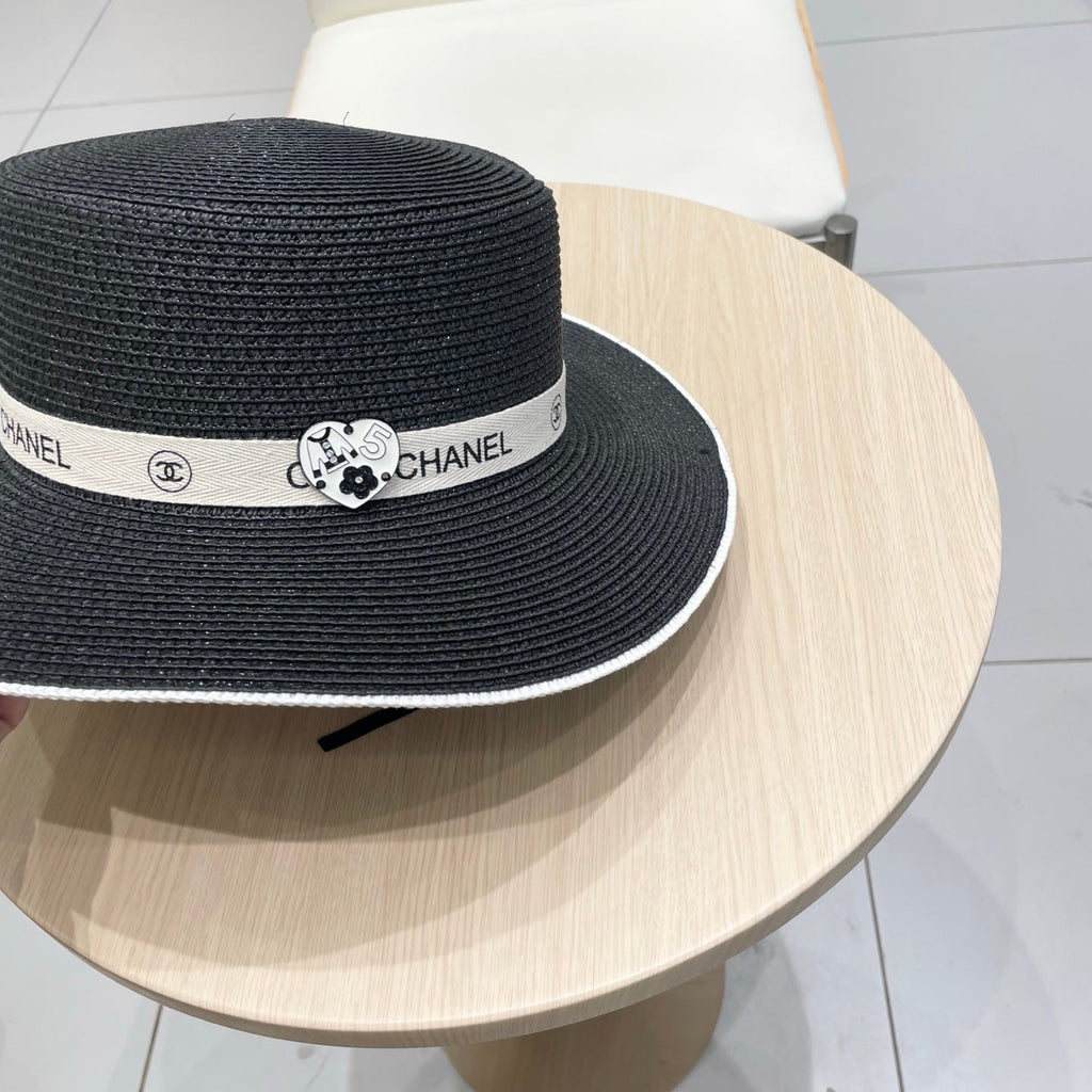 CHANEL FLAT STRAW HAT BLACK 672722