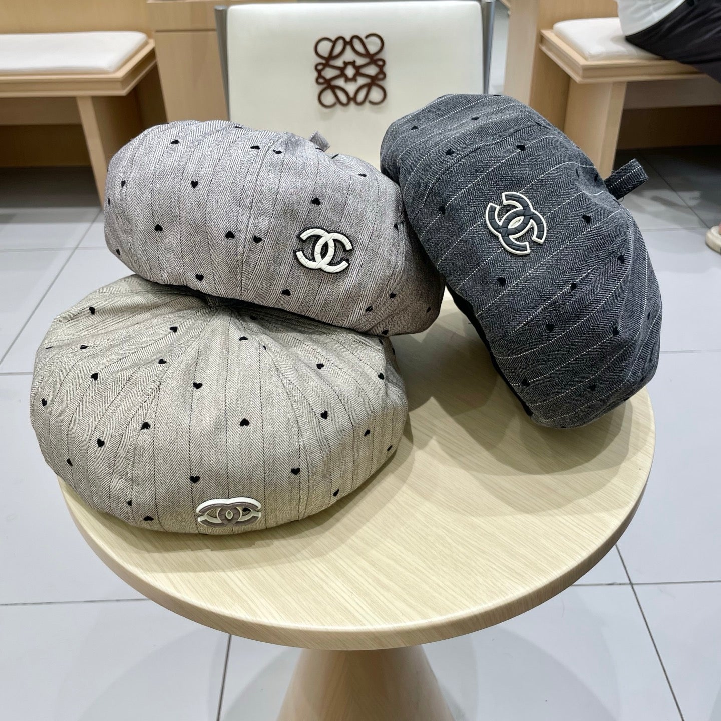 CHANEL BERET HAT POLKA DOT GREIGE 672670