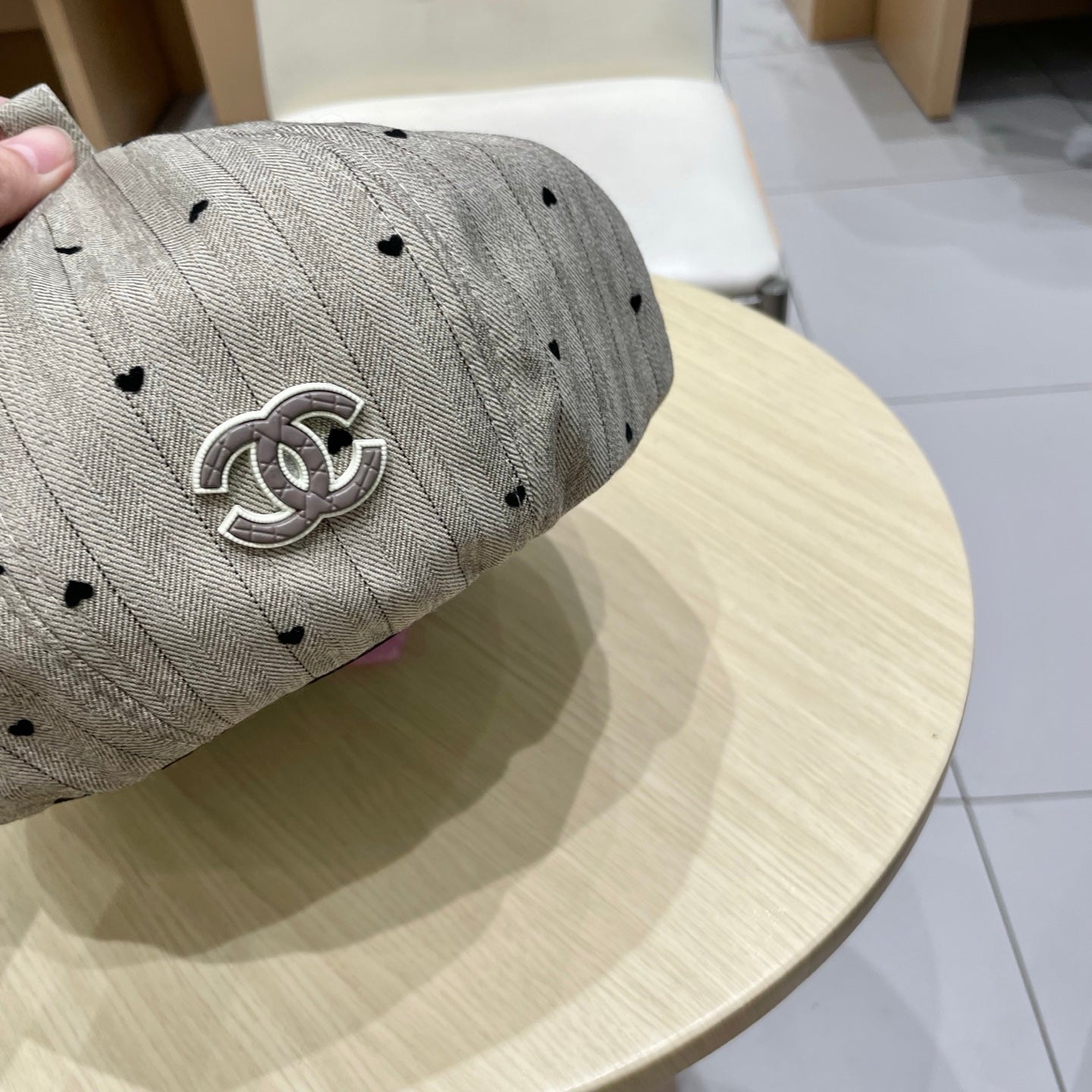 CHANEL BERET HAT POLKA DOT GREIGE 672670