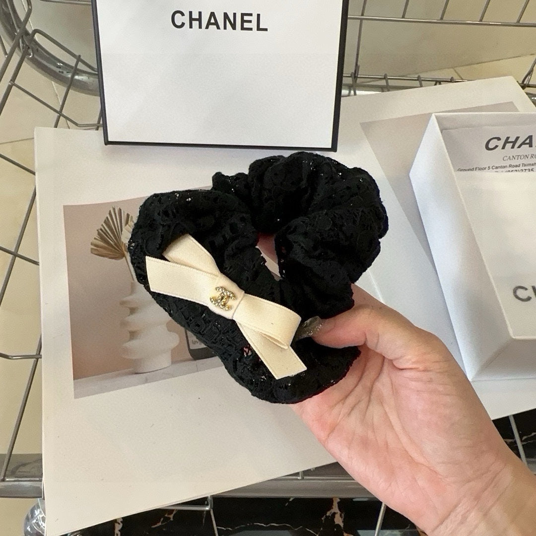 CHANEL BLACK WRINKLED FABRIC SCRUNCHIE 358298