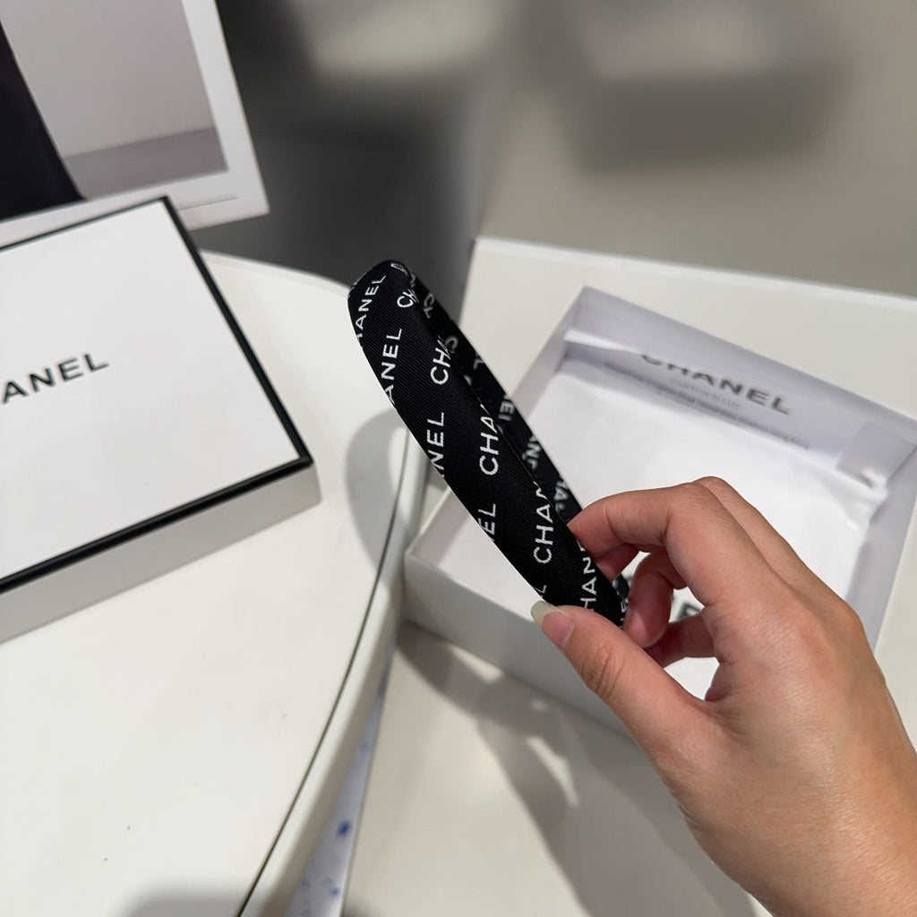 CHANEL BLACK MIX WHITE FABRIC HAIRBAND 425530