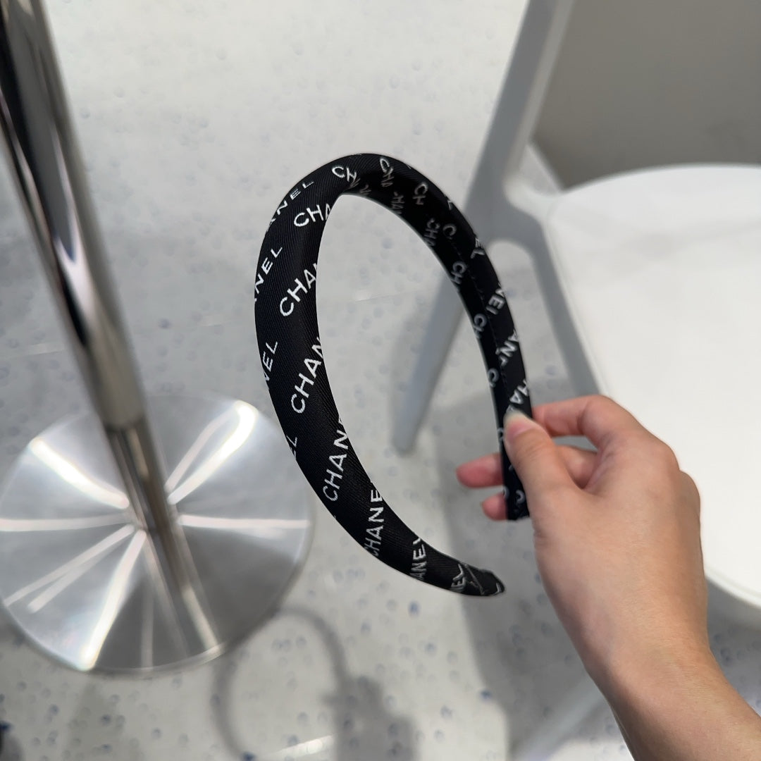 CHANEL BLACK MIX WHITE FABRIC HAIRBAND 425530