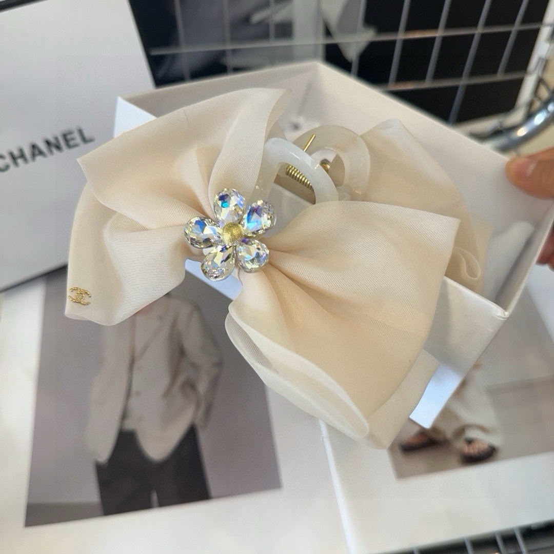 CHANEL BEIGE CREAM VOILE FABRIC AND RESIN CLAW CLIP 432859