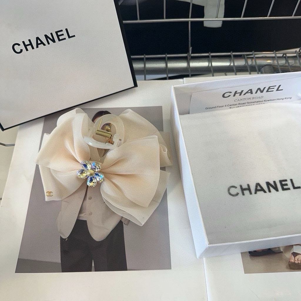 CHANEL BEIGE CREAM VOILE FABRIC AND RESIN CLAW CLIP 432859