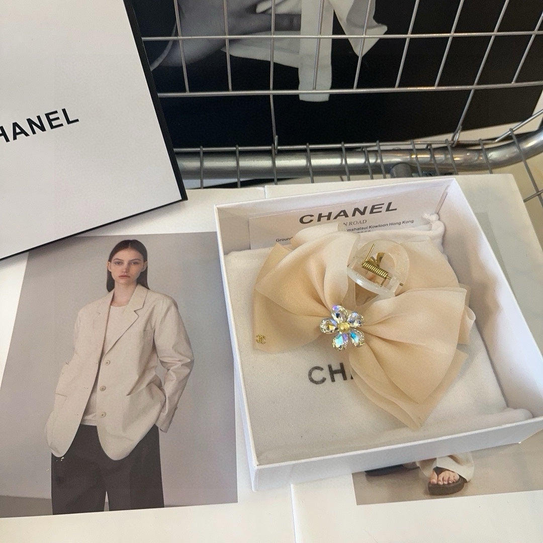 CHANEL BEIGE CREAM VOILE FABRIC AND RESIN CLAW CLIP 432859
