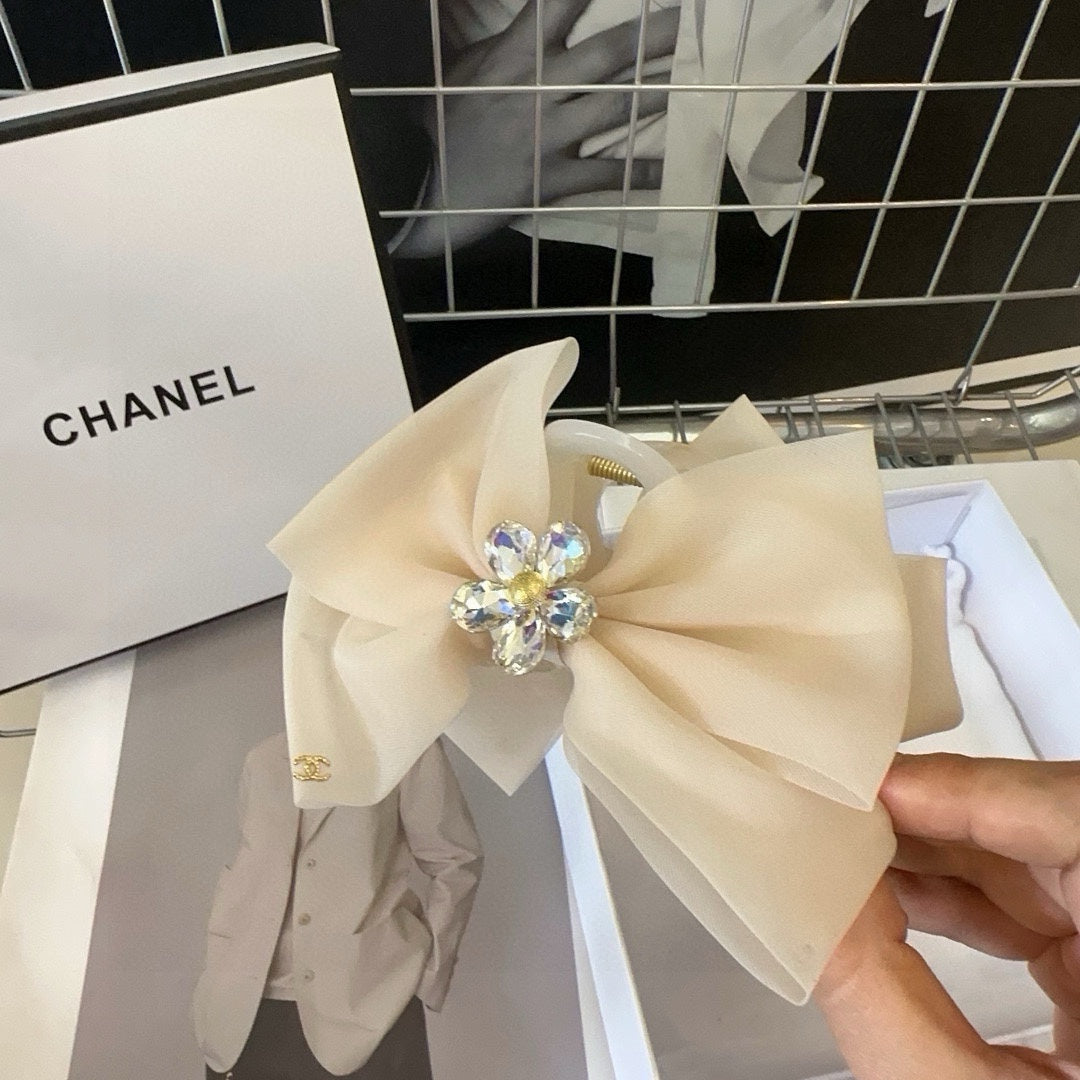 CHANEL BEIGE CREAM VOILE FABRIC AND RESIN CLAW CLIP 432859