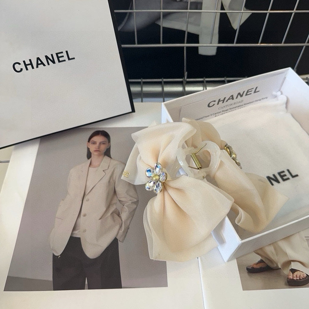 CHANEL BEIGE CREAM VOILE FABRIC AND RESIN CLAW CLIP 432859