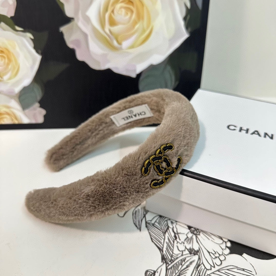 CHANEL MEDIUM BROWN SHEARLING HEADBAND 151381