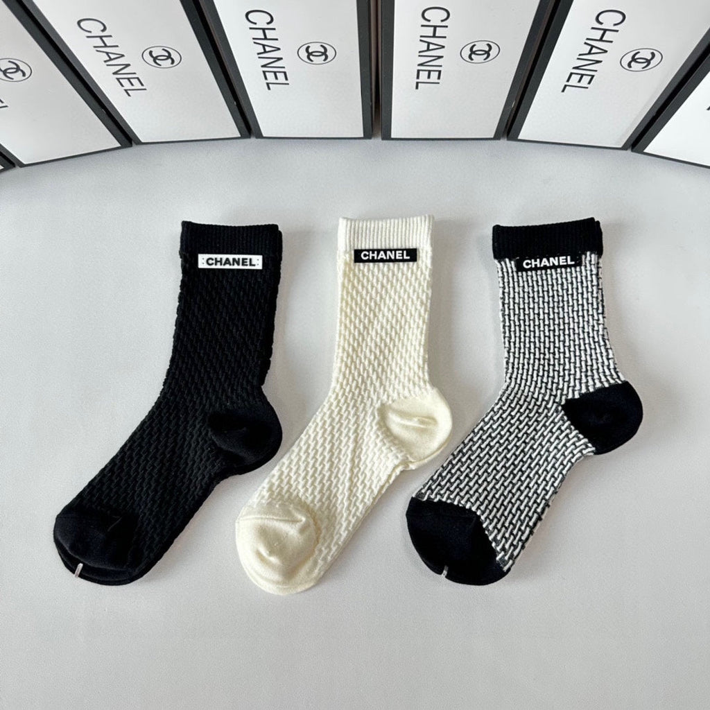 CHANEL CREW SOCKS 417465 ( 1 BOX )