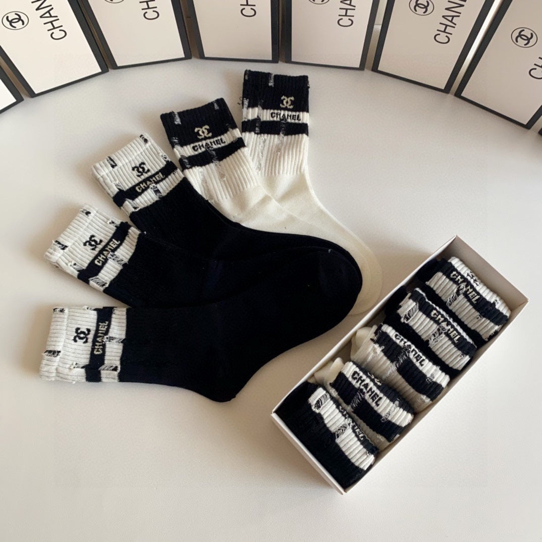 CHANEL CREW SOCKS 419054 (1 BOX )