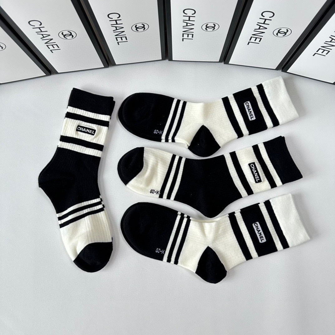 CHANEL CREW SOCKS 423800 (1 BOX)