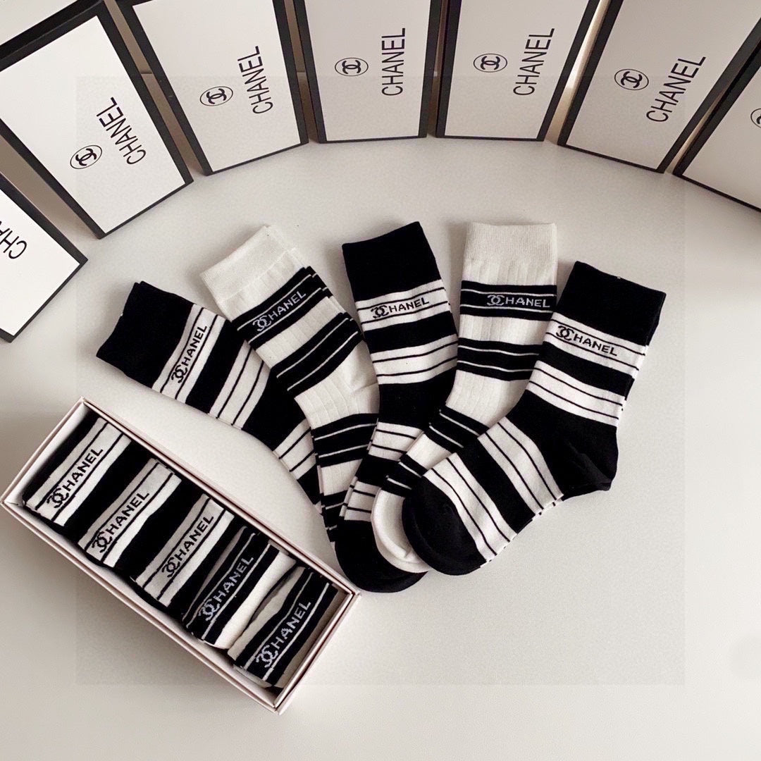 CHANEL CREW SOCKS 423832 (1 BOX)