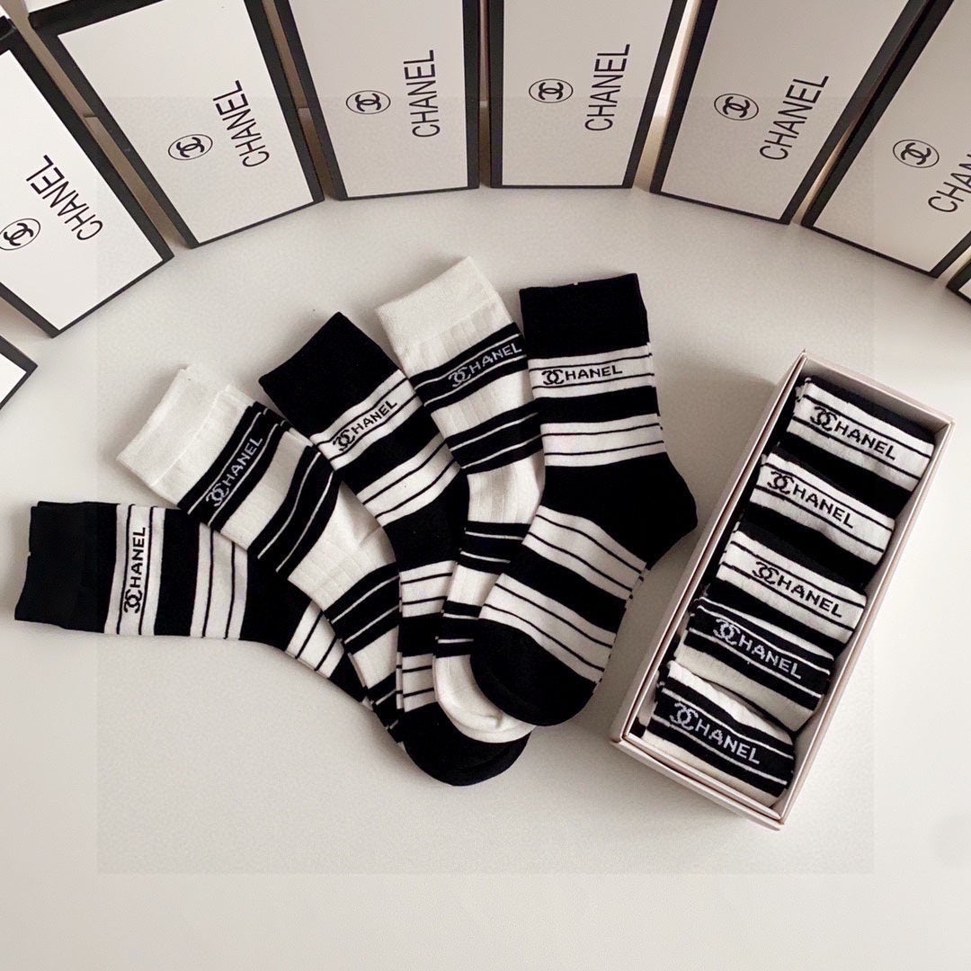 CHANEL CREW SOCKS 423832 (1 BOX)