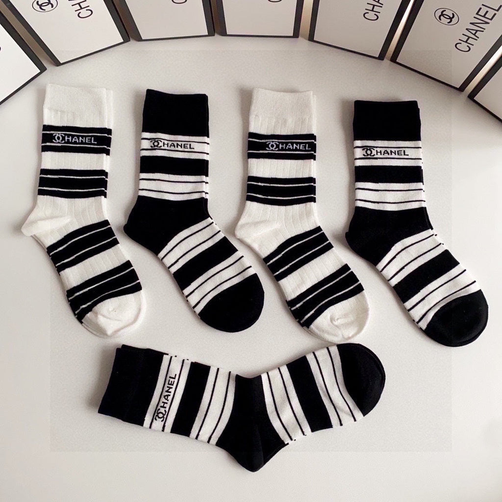 CHANEL CREW SOCKS 423832 (1 BOX)