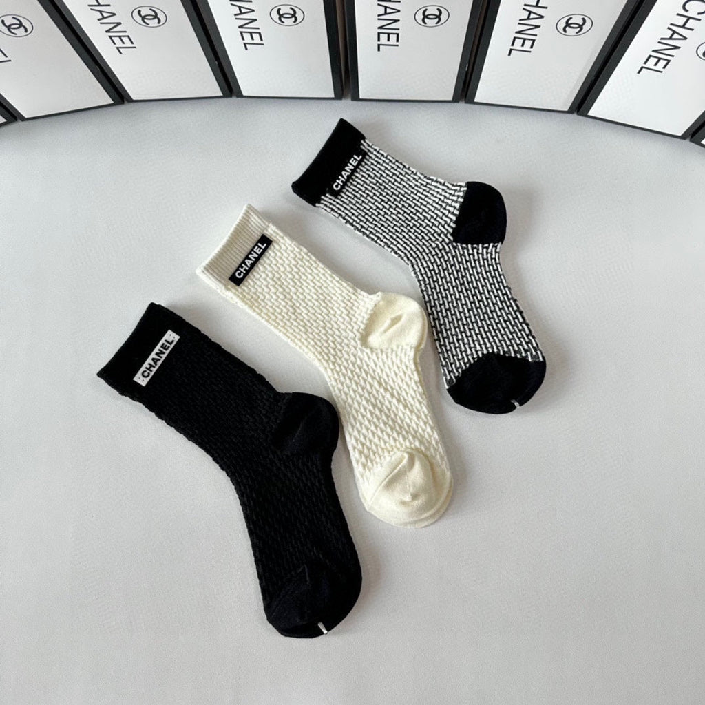 CHANEL CREW SOCKS 423837 (1 BOX)