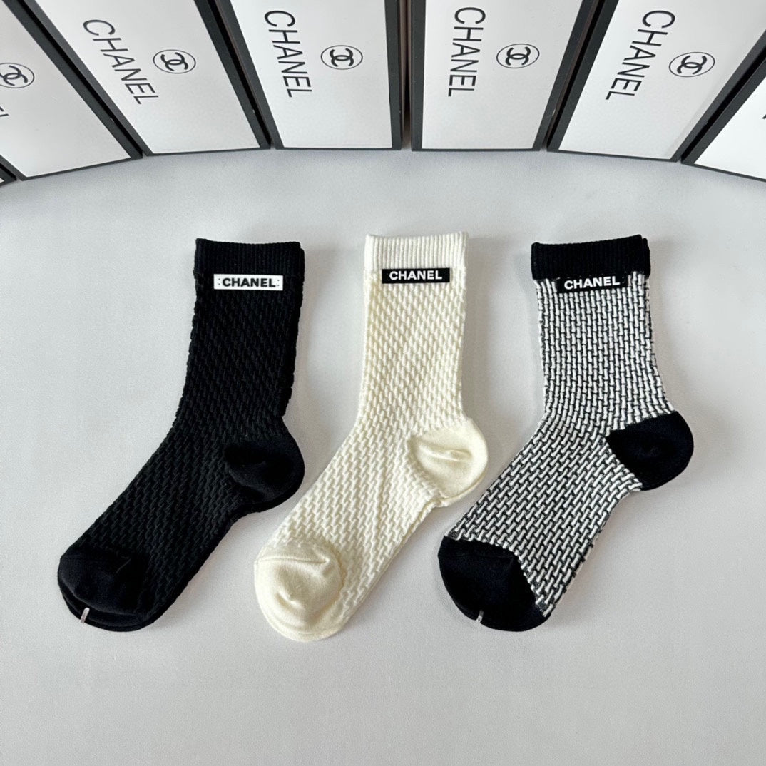 CHANEL CREW SOCKS 423837 (1 BOX)