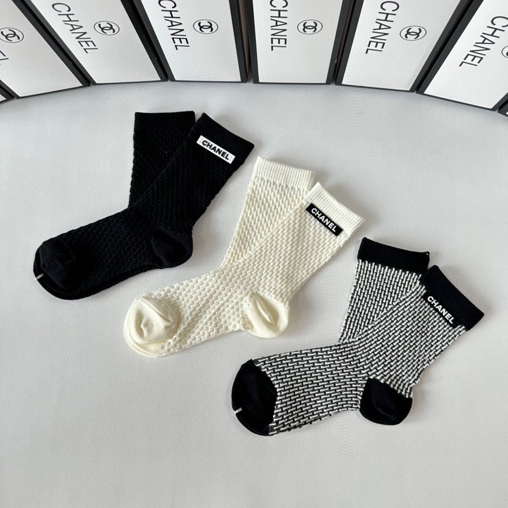 CHANEL CREW SOCKS 423837 (1 BOX)
