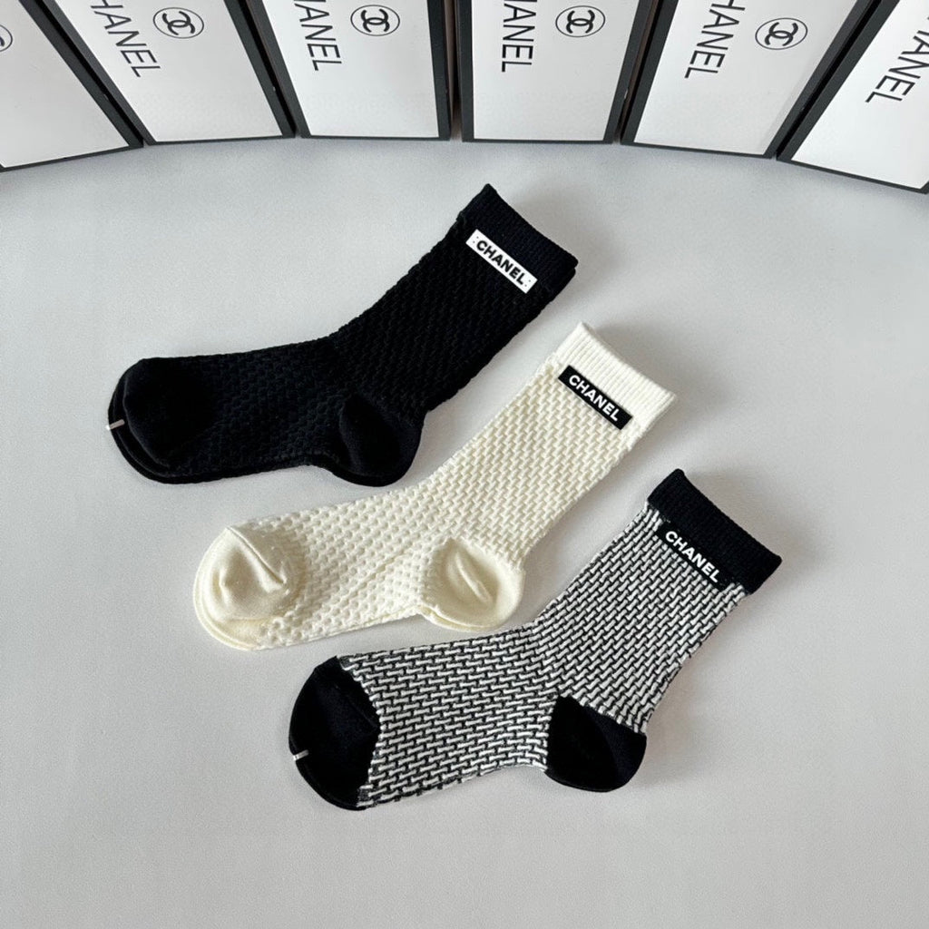 CHANEL CREW SOCKS 423837 (1 BOX)