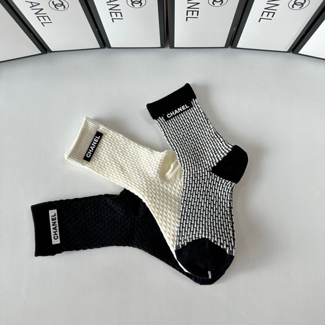 CHANEL CREW SOCKS 423837 (1 BOX)