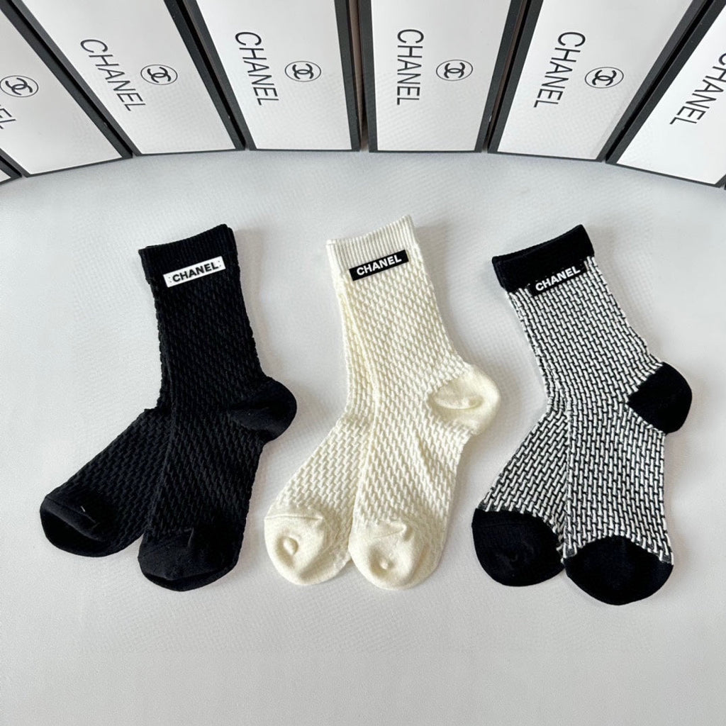 CHANEL CREW SOCKS 423837 (1 BOX)