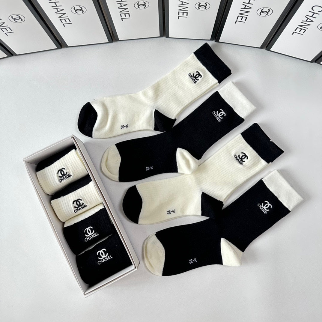 CHANEL CREW SOCKS 425650 ( 1 BOX )