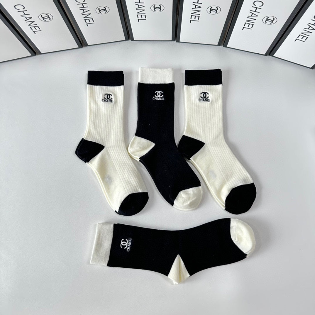 CHANEL CREW SOCKS 425650 ( 1 BOX )
