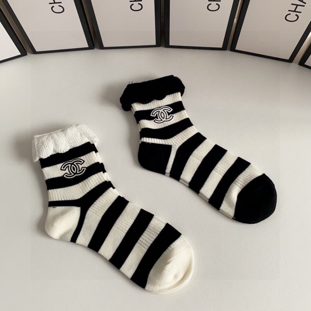 CHANEL CREW SOCKS 425664 ( 1 BOX )