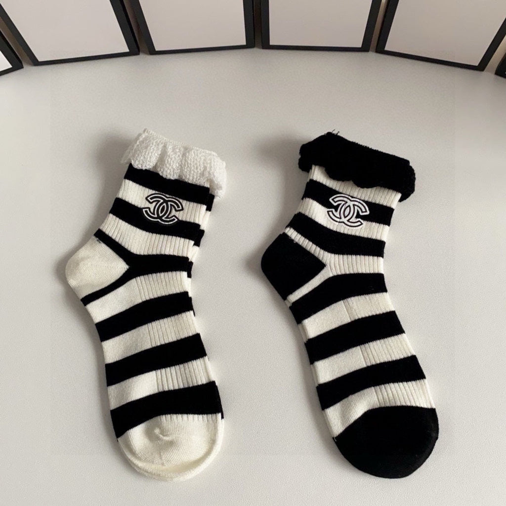 CHANEL CREW SOCKS 425664 ( 1 BOX )