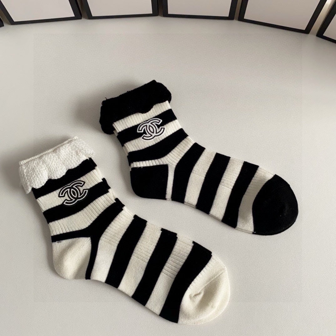 CHANEL CREW SOCKS 425664 ( 1 BOX )