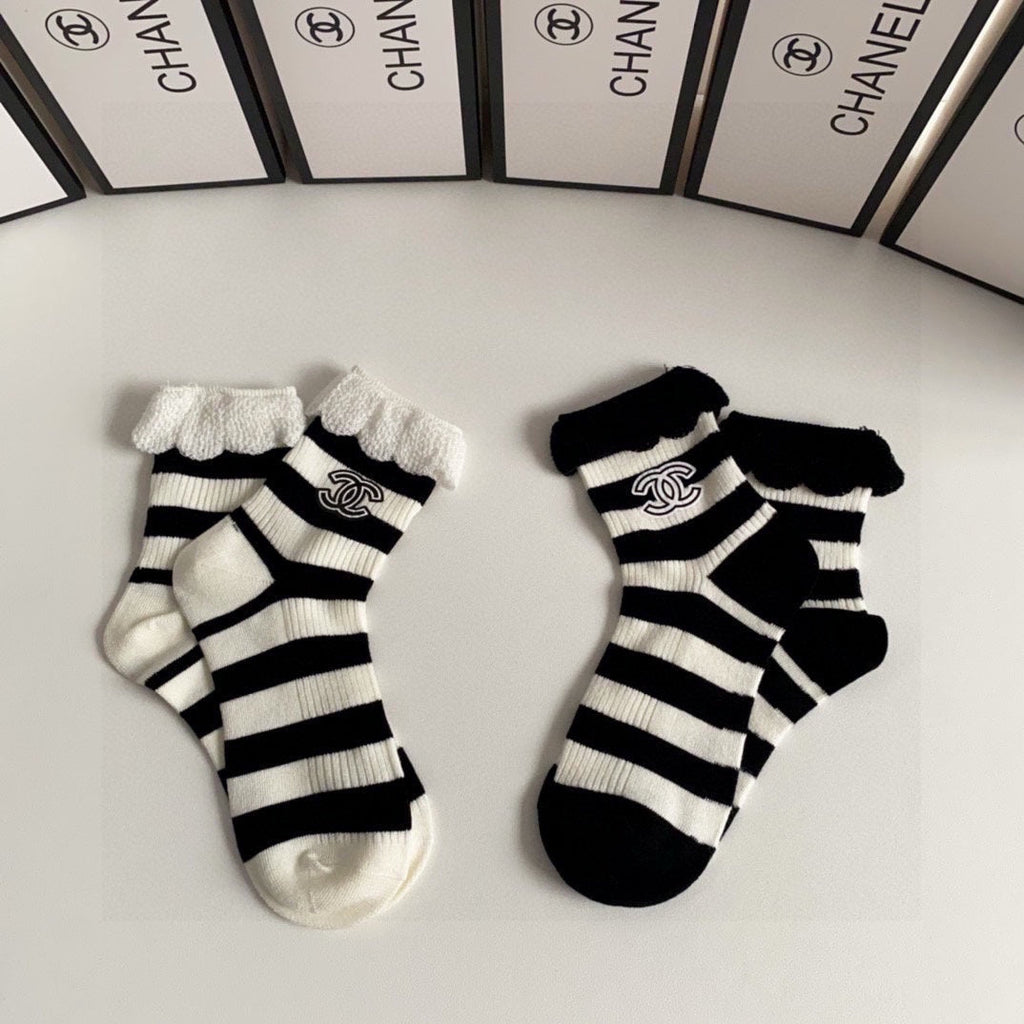 CHANEL CREW SOCKS 425664 ( 1 BOX )