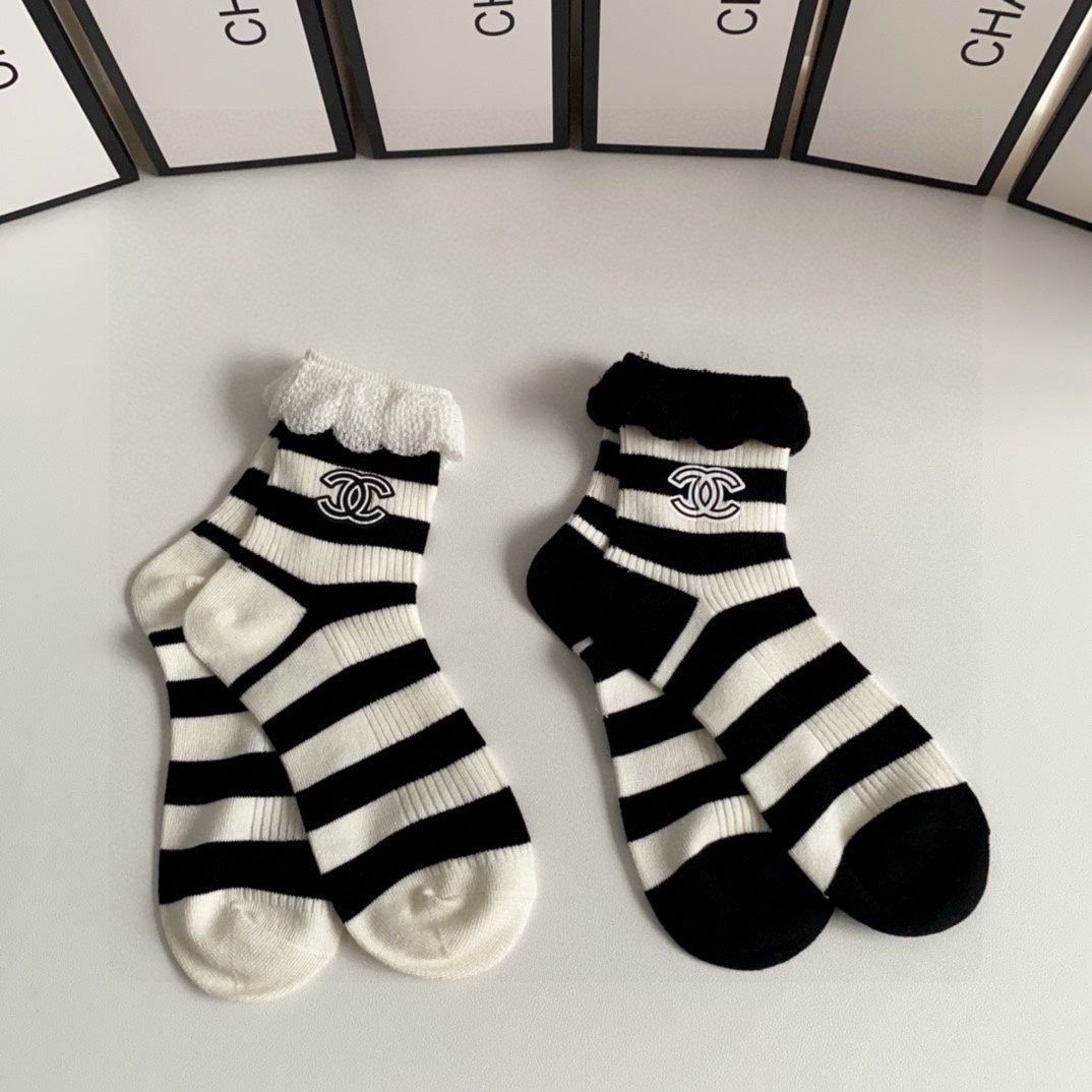 CHANEL CREW SOCKS 425664 ( 1 BOX )