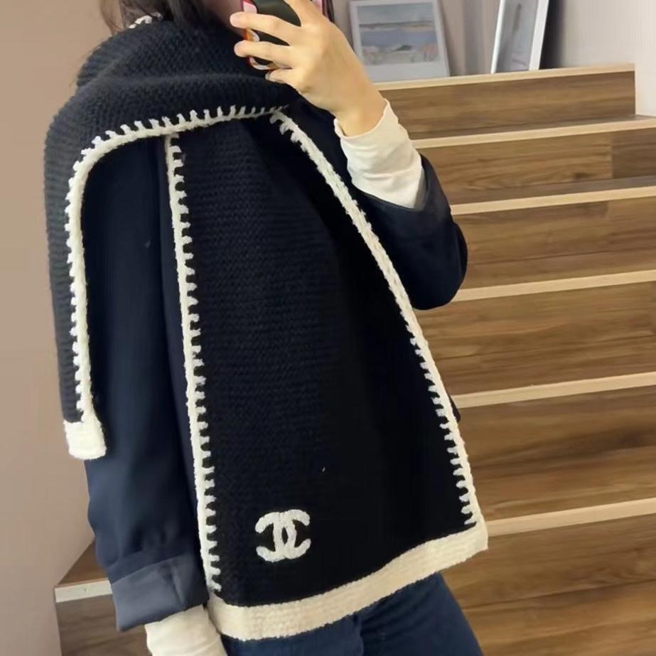 CHANEL KNIT SCARF 200 CM IN BLACK CASHMERE WITH WHITE LOGO 383910