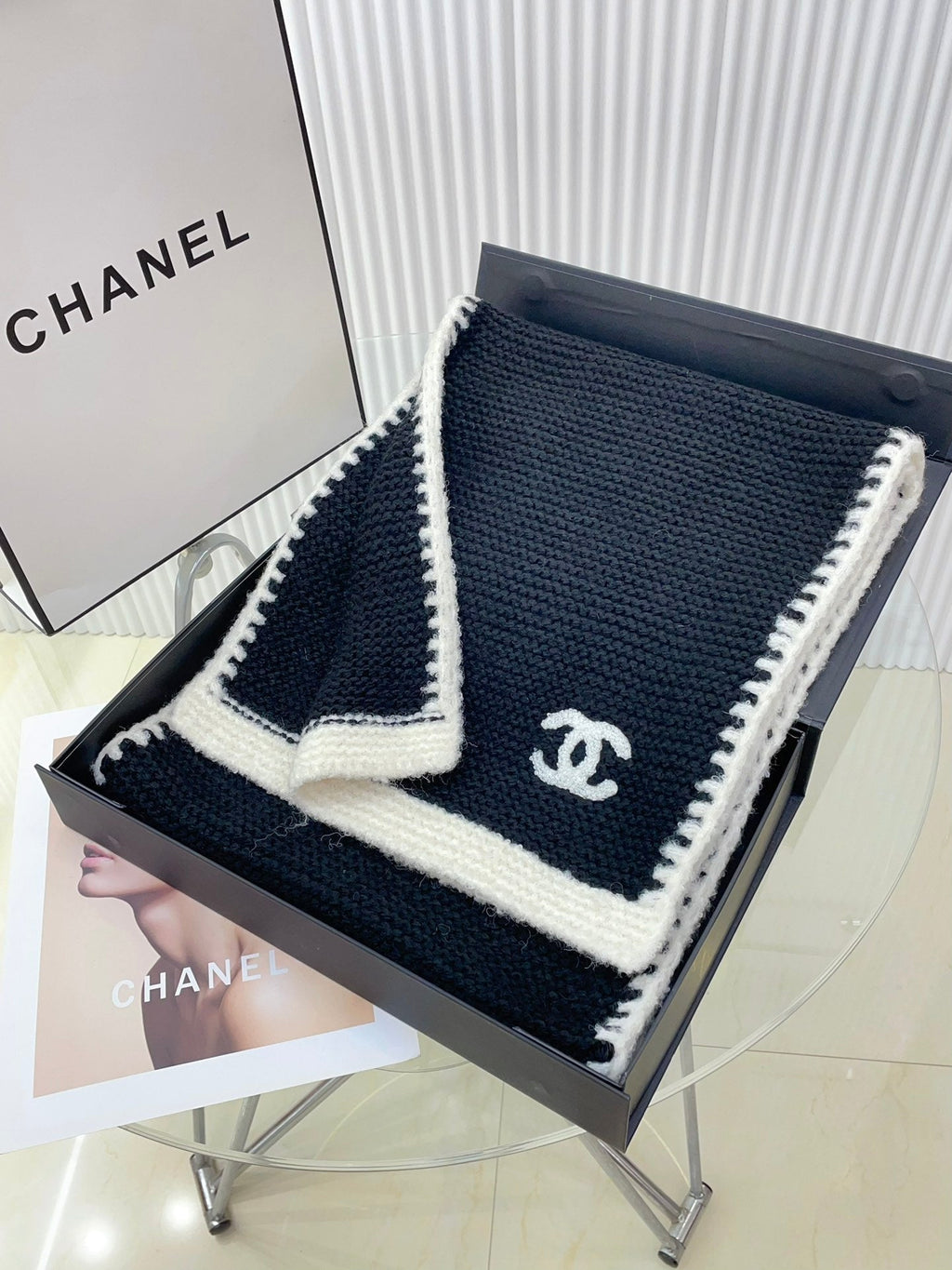 CHANEL KNIT SCARF 200 CM IN BLACK CASHMERE WITH WHITE LOGO 383910