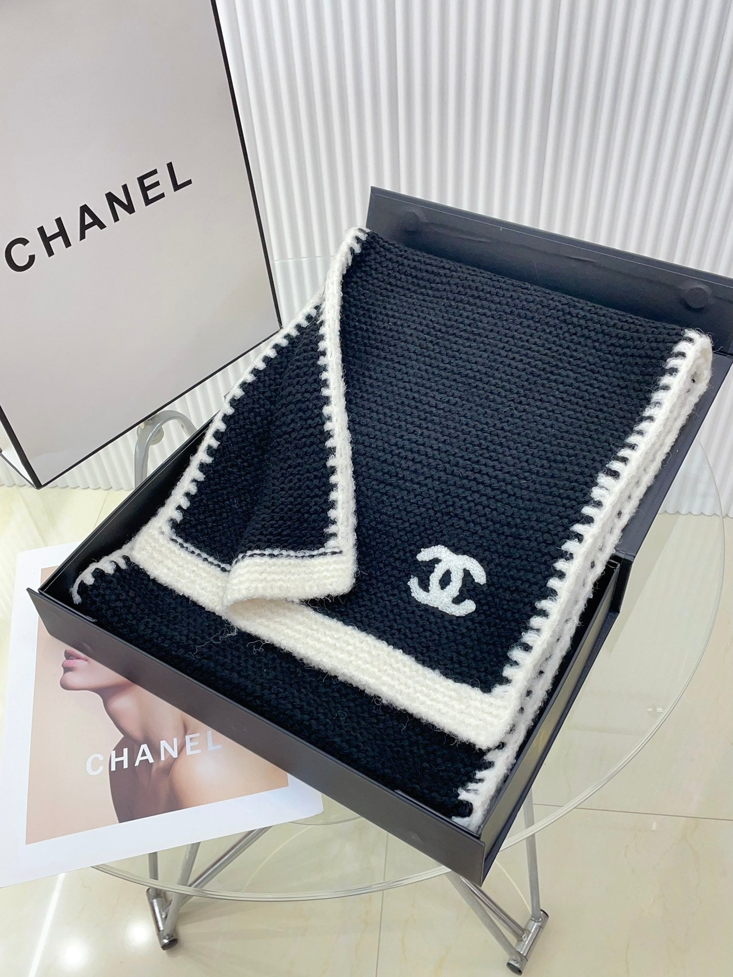 CHANEL KNIT SCARF 200 CM IN BLACK CASHMERE WITH WHITE LOGO 383910