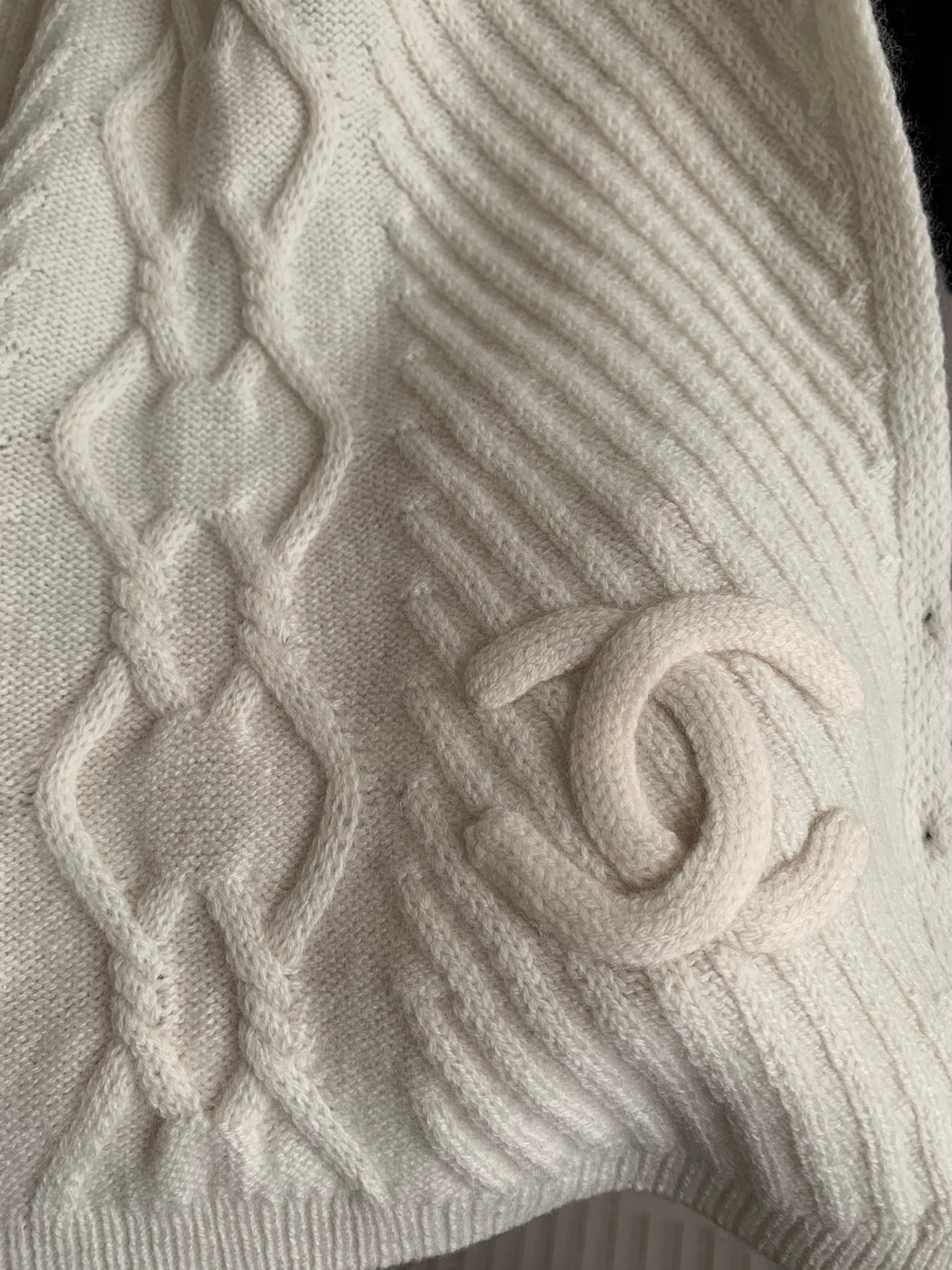 CHANEL KNIT SCARF 200 CM IN WHITE CASHMERE 392882