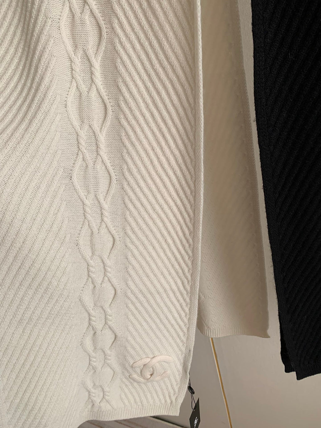 CHANEL KNIT SCARF 200 CM IN WHITE CASHMERE 392882