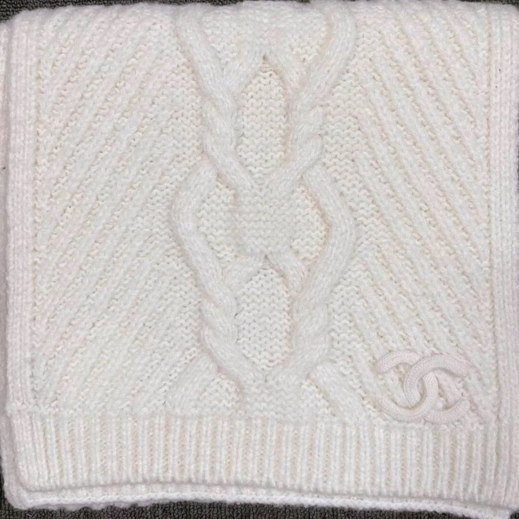 CHANEL KNIT SCARF 200 CM IN WHITE CASHMERE 392882